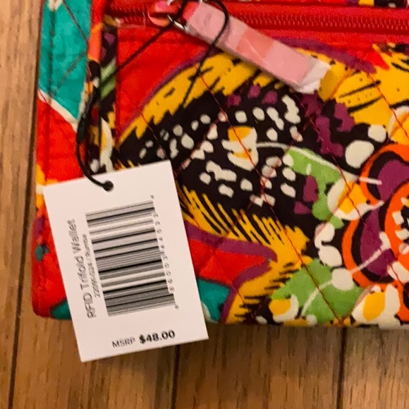 Vera Bradley small Vera tote with matching wallet. - Picture 7 of 7